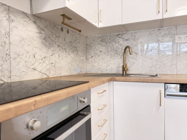 Eladó panellakás, Pécsett 51.9 M Ft, 3 szobás