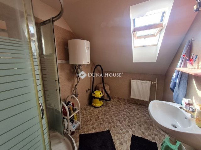 Eladó családi ház, Enyingen 56.5 M Ft, 6 szobás