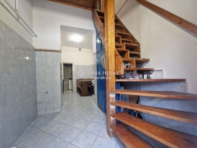 Eladó családi ház, Budapesten, XV. kerületben 49.9 M Ft