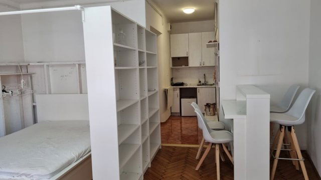 Eladó téglalakás, Pécsett, Papnövelde utcában 34 M Ft
