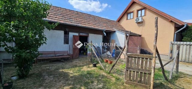 Eladó családi ház, Tápiószecsőn 25.9 M Ft, 1 szobás