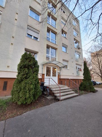 Eladó panellakás, Győrött 56.9 M Ft, 2+1 szobás