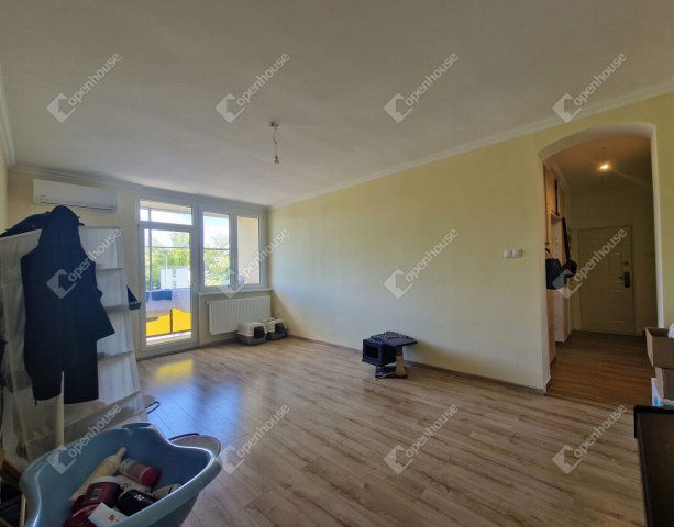 Eladó téglalakás, Komáromban 52 M Ft, 3 szobás