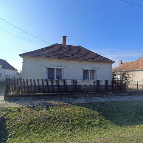 Eladó családi ház, Kemenesszentpéteren 23.9 M Ft, 3 szobás