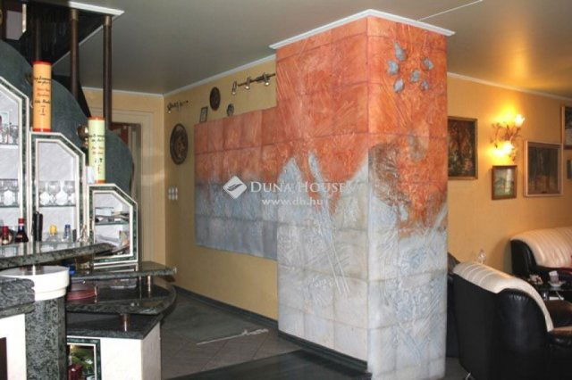 Eladó családi ház, Üllőn 303 M Ft, 12 szobás