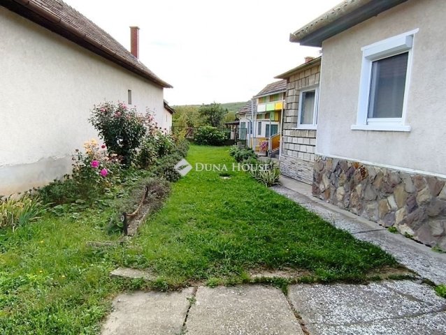 Eladó családi ház, Csomádon 130 M Ft, 5 szobás