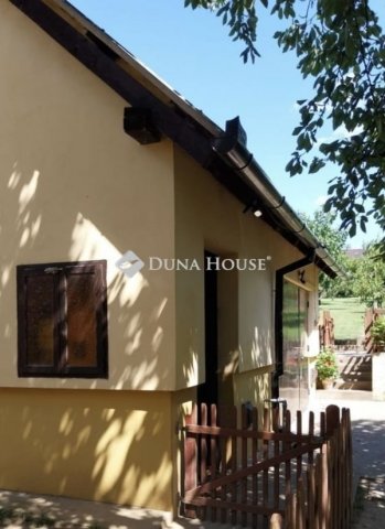 Eladó családi ház, Pécsett 94.99 M Ft, 4 szobás