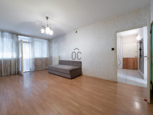 Eladó panellakás, Pécsett 42.9 M Ft, 3 szobás