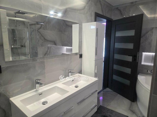 Eladó családi ház, Abonyban 108 M Ft, 3 szobás