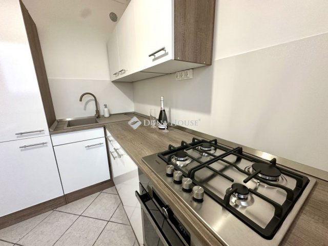 Eladó panellakás, Kecskeméten 45.9 M Ft, 2 szobás