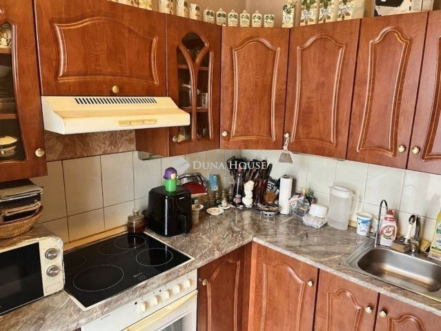 Eladó panellakás, Pécsett 43.9 M Ft, 2 szobás