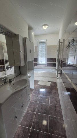 Eladó téglalakás, Oroszlányban 29.99 M Ft, 2 szobás