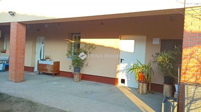 Eladó családi ház, Kecskeméten 69.99 M Ft, 4 szobás