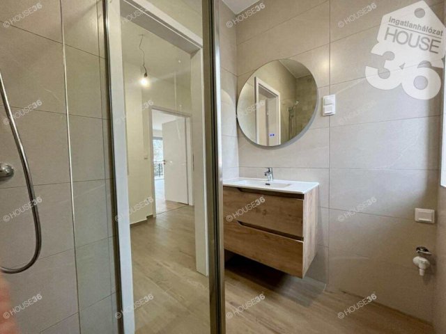 Eladó téglalakás, Kecskeméten 111.5 M Ft, 3 szobás