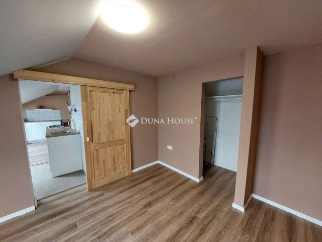 Eladó téglalakás, Baján 24.9 M Ft, 2 szobás