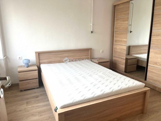 Kiadó téglalakás, albérlet, Pécsett 170 E Ft / hó, 2 szobás