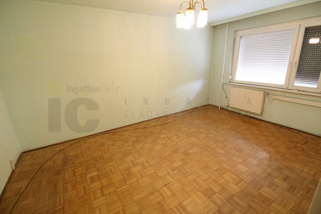 Eladó panellakás, Szegeden, Budapesti körúton 42.5 M Ft