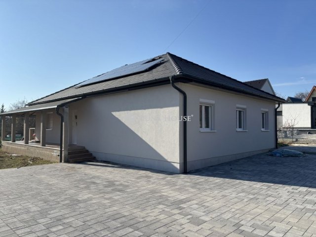 Eladó családi ház, Balatonkenesén 146.5 M Ft, 4 szobás