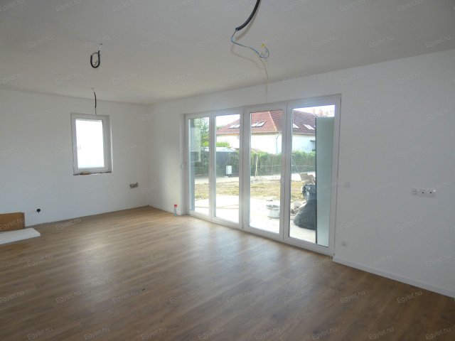 Eladó ikerház, Pécelen 119.9 M Ft, 4 szobás