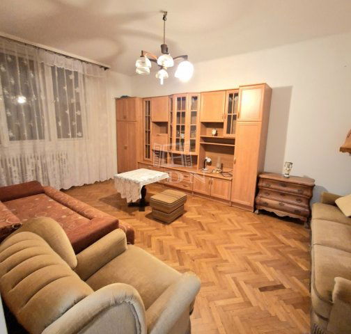 Kiadó téglalakás, albérlet, Tatabányán 135 E Ft / hó