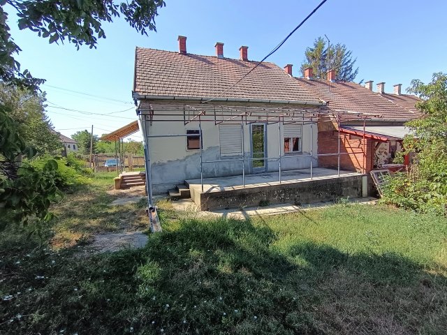 Eladó családi ház, Palotáson 23 M Ft, 2 szobás
