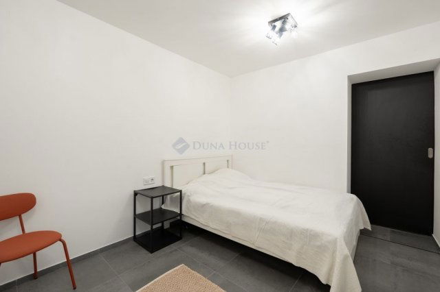 Eladó családi ház, Kecskéden 159 M Ft, 6 szobás