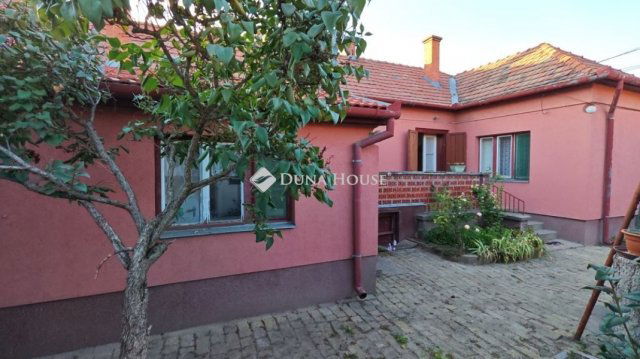 Eladó családi ház, Kecskeméten 45 M Ft, 2 szobás
