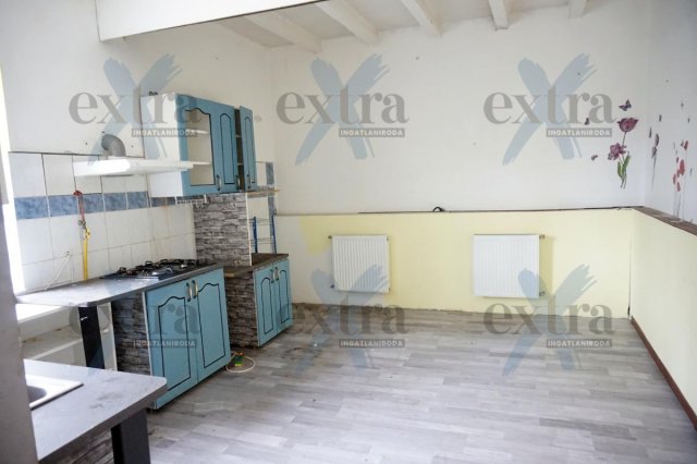 Eladó családi ház, Szegeden 62.9 M Ft, 2 szobás