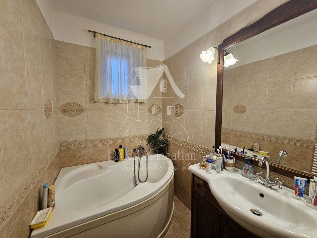 Eladó családi ház, Szolnokon 79.9 M Ft, 2+1 szobás