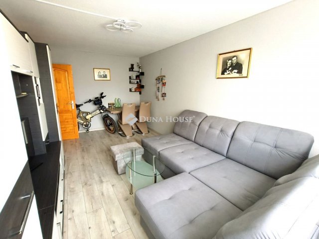 Eladó panellakás, Budapesten, III. kerületben 69.99 M Ft