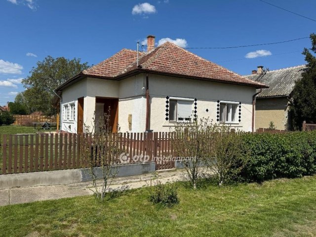 Eladó családi ház, Abádszalókban 41.9 M Ft, 3 szobás