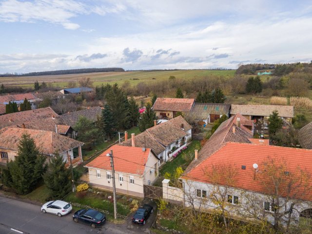 Eladó családi ház, Nagyorosziban 37.9 M Ft, 6 szobás