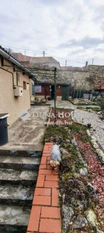 Eladó családi ház, Pécsett 46.9 M Ft, 3 szobás