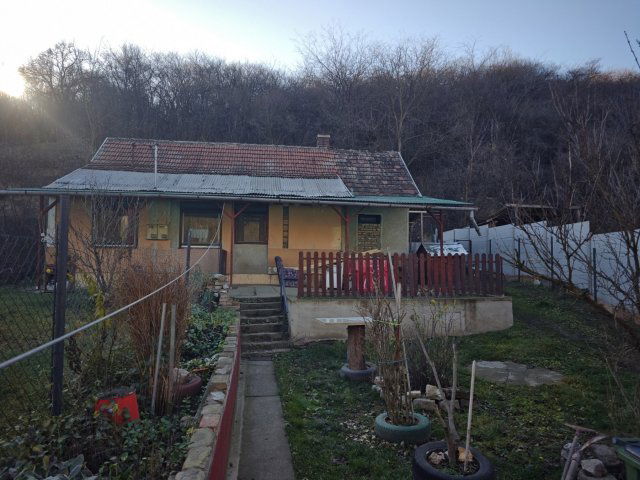 Eladó családi ház, Pécelen 28.9 M Ft, 3 szobás