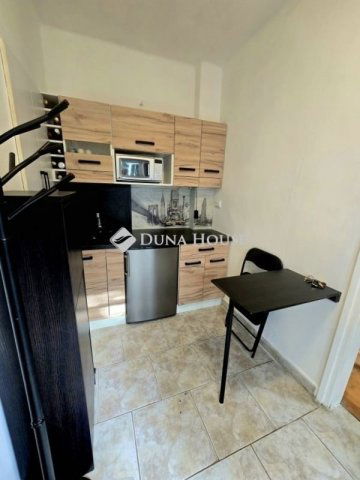 Eladó családi ház, Pécsett 88.5 M Ft, 5 szobás