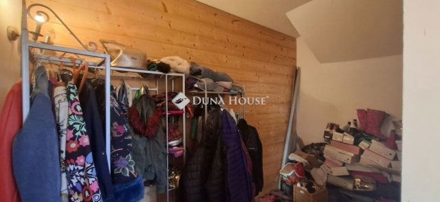 Eladó családi ház, Pécsett 115 M Ft, 4+1 szobás