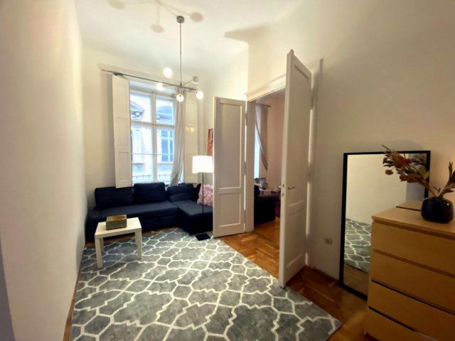 Eladó téglalakás, Budapesten, VII. kerületben, Klauzál téren