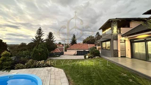 Eladó családi ház, Egerben 489 M Ft, 10 szobás