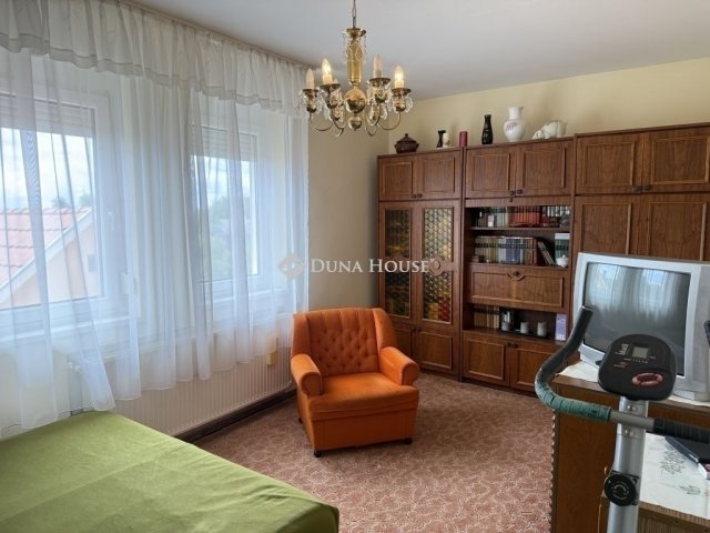 Eladó családi ház, Pécsett 115 M Ft, 4 szobás