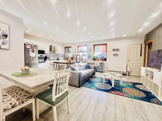 Eladó családi ház, Tatán 91.87 M Ft, 4 szobás