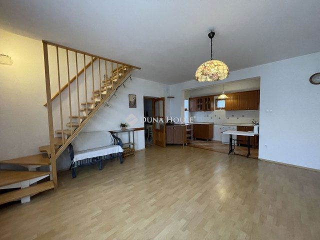 Eladó családi ház, Balatonalmádiban 95 M Ft, 6 szobás