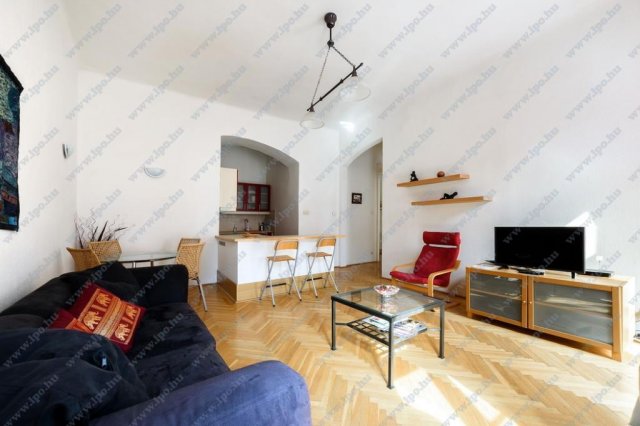 Kiadó téglalakás, albérlet, VI. kerületben, Hajós utcában