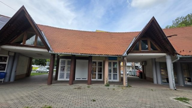 Eladó üzlethelyiség, Szentlőrincen 42.5 M Ft