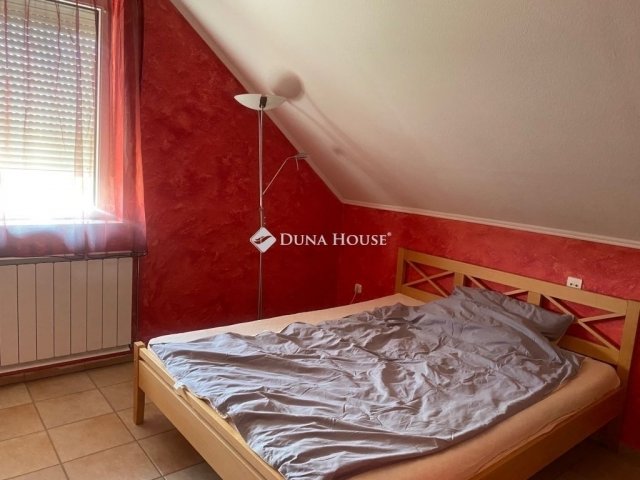 Eladó családi ház, Taksonyon 349 M Ft, 9 szobás