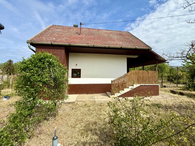 Eladó családi ház, Szegeden 38.99 M Ft, 2 szobás