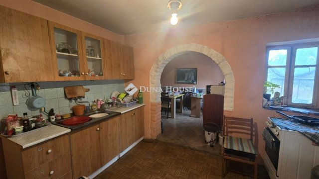 Eladó családi ház, Csikérián 5.99 M Ft, 2 szobás