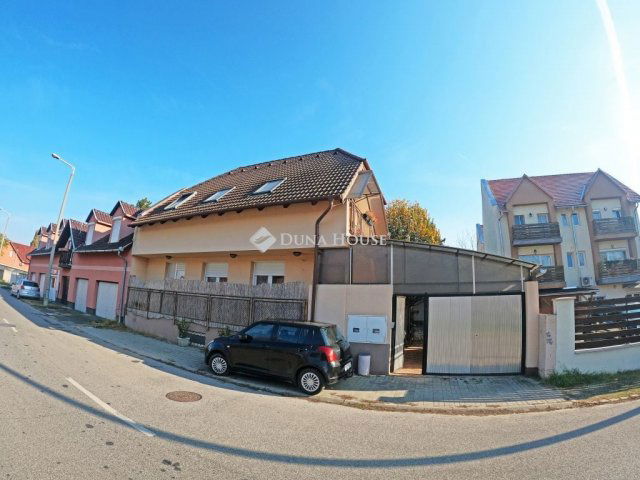 Eladó családi ház, Dunakeszin, Fő úton 179 M Ft, 4 szobás