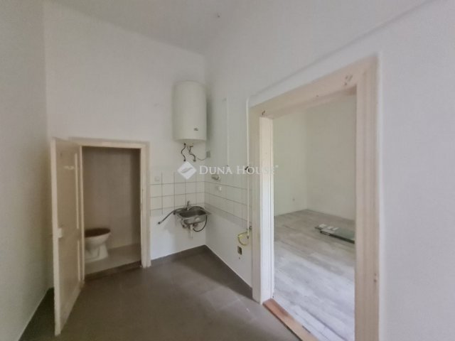 Eladó téglalakás, Budapesten, IV. kerületben 34.9 M Ft, 1 szobás