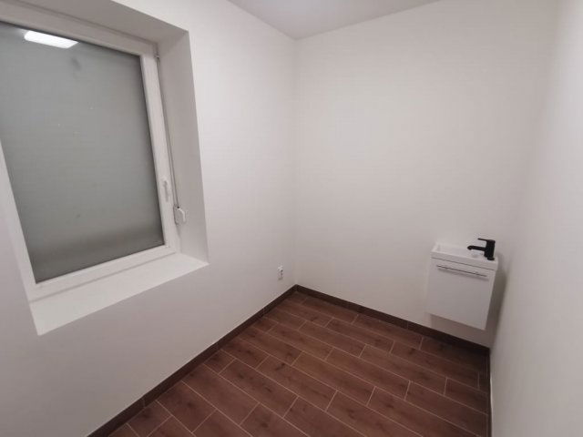 Eladó üzlethelyiség, Szigetváron 29.9 M Ft, 2+1 szobás