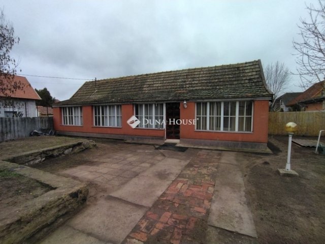 Eladó családi ház, Nagykátán 23.9 M Ft, 2 szobás